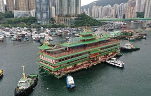 رستوران شناور هنگ کنگ در دریا واژگون شد