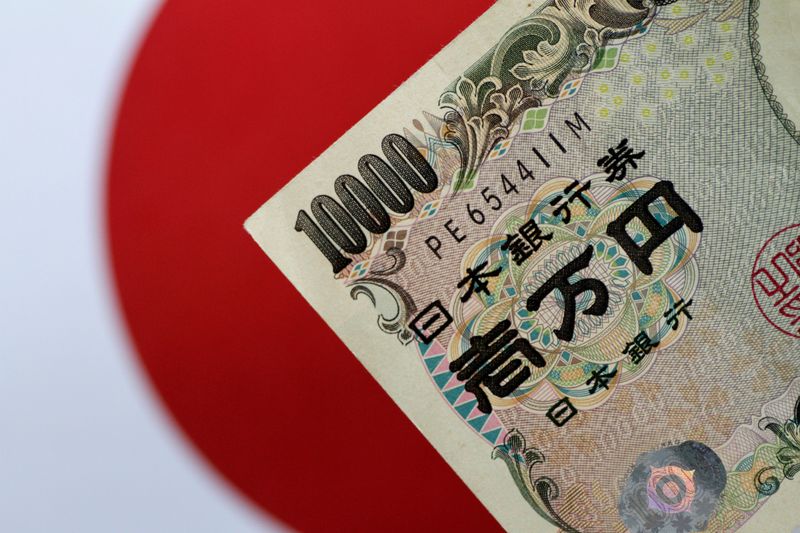 دولت ژاپن و بانک مرکزی این کشور نگرانی خود را نسبت به کاهش شدید ین ابراز کردند
