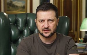 زلنسکی: آلمان باید تکلیف خود را روشن کند، یا اوکراین یا روسیه