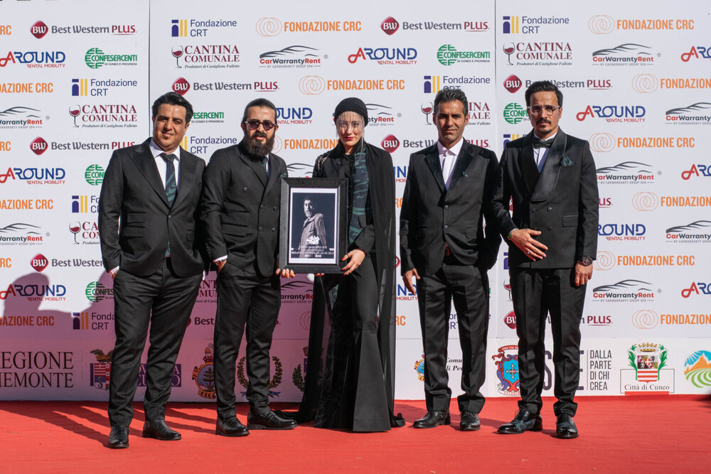 علی انصاریان، روی فرش قرمز یک جشنواره سینمایی در ایتالیا/ عکس 