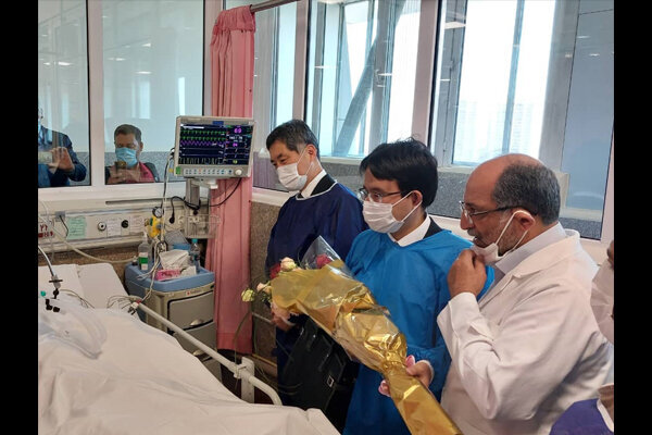 عیادت سفیر ژاپن از مادر یک شهید در تهران/ عکس