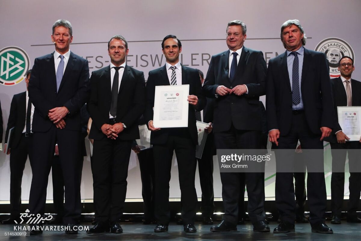 عکس| مدرک مربیگری گزینه دورگه سرمربیگری استقلال