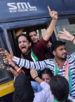 هند صدها قطار را به دلیل تظاهرات بیشتر در مورد استخدام تعطیل می کند