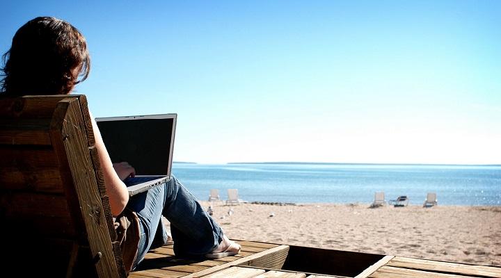 چطور در سفر کار کنیم؟