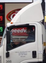 گزارش روزنامه دولت از سختی معیشت مردم آمریکا: یک میلیون و ۲۰۰ هزار تومان می‌دهند یک باک بنزین پر می‌کنند/ به همین دلیل هم خیلی ناراضی‌اند