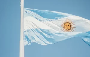 Argentinos se refugian en stablecoins durante el fin de semana tras dimisión del ministro de Economía