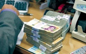 مشکلات مردم برای گرفتن وام از بانک‌ها / کسی در ایران نمی‌تواند وام زیر ۱۰۰ میلیون بگیرد؟