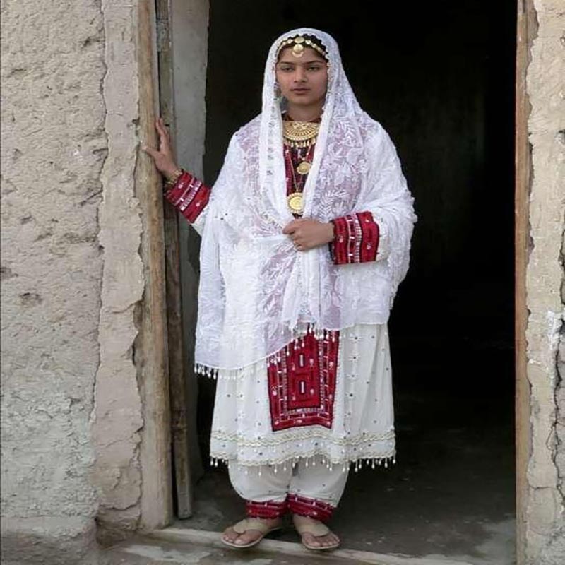 لباس محلی زن بلوچ