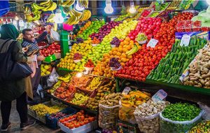 آخرین قیمت میوه و تره‌بار در بازار / کاهش قیمت هلو، موز و سیب!