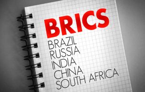 ارز BRICS برای رقیب دلار آمریکا، ترامپ در مورد رکود هشدار می دهد زیرا کیوساکی سقوط اوراق قرضه را پیش بینی می کند، منتظر خرید بیت کوین است – بررسی هفته اخبار Bitcoin.com – اخبار هفتگی بیت کوین