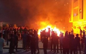 اعتراضات در شهرهای لیبی/ معترضان مقر پارلمان طبرق را به آتش کشیدند اعتراضات در شهرهای لیبی/ معترضان مقر پارلمان طبرق را به آتش کشیدند