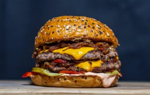 برای خرید همبرگر چقدر باید دست به جیب شویم؟ / ارزانترین همبرگر کدام است؟ + جدول قیمت برای خرید همبرگر چقدر باید دست به جیب شویم؟ / ارزانترین همبرگر کدام است؟ + جدول قیمت