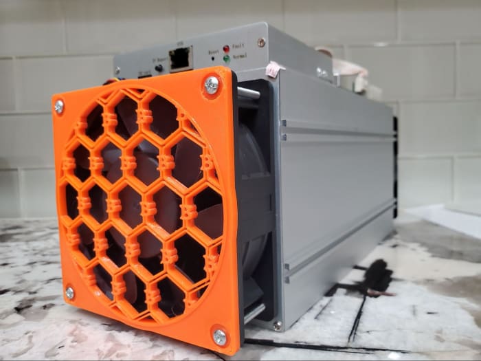 جلسات محلی در حال اجرای برنامه های وام استخراج بیت کوین هستند تا به اعضا این فرصت را بدهند تا استخراج خانگی را امتحان کنند و در مورد شبکه بیت کوین بیاموزند.