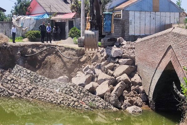تخریب ۱۰ درصدی پل تاریخی نیاکو/ تقویت موقت دیواره پل انجام شد