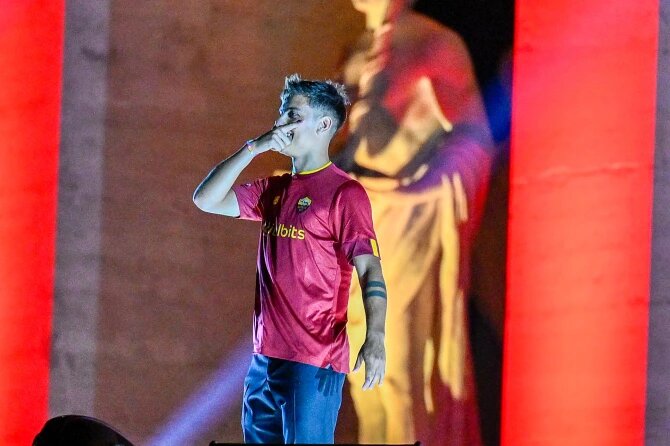 تعطیلی پایتخت برای گلادیاتور جدید قرمزها/عکس