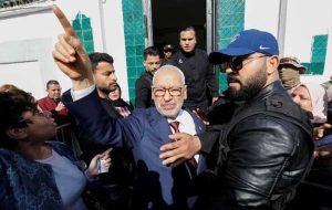 تونس حساب های بانکی غنوشی رئیس حزب النهضه و جبلی نخست وزیر سابق را مسدود کرد.