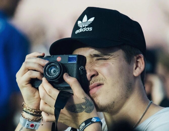 دنیا به کام فرزندان خانواده بکام!