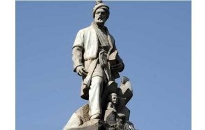 رفتاری که با مجسمه فردوسی شد، اولین نیست اما بدترین است