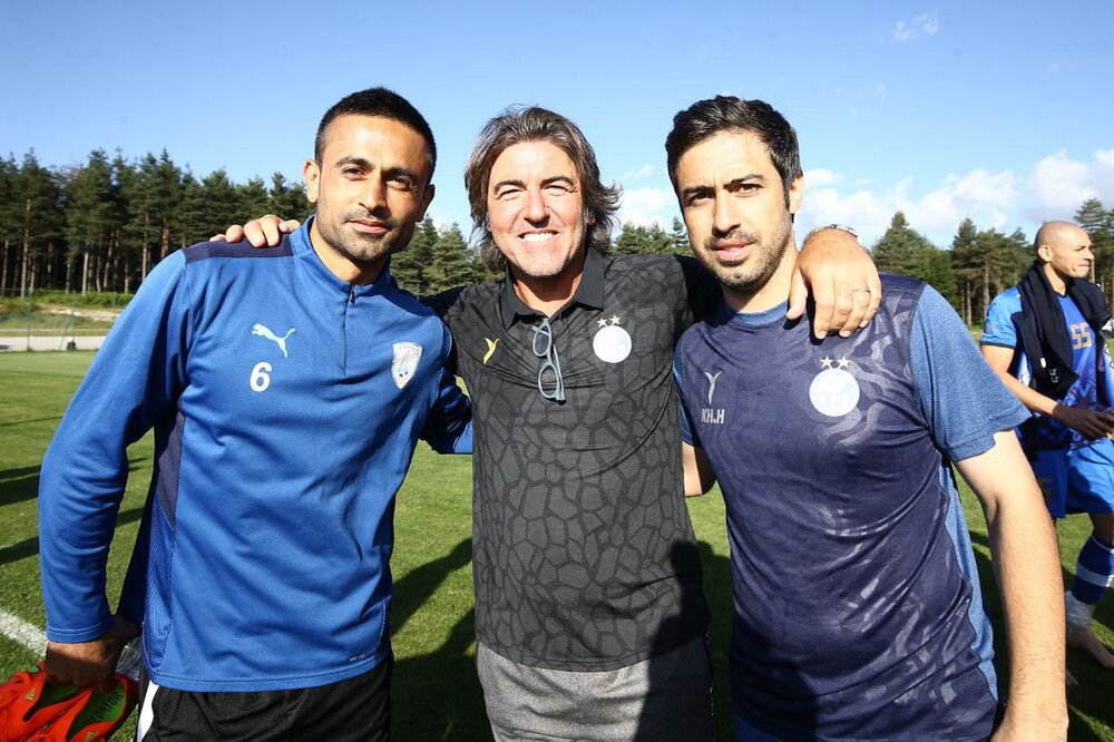 ساپینتو در محاصره باجناق‌های استقلالی/عکس