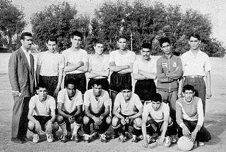 سید احمد خمینی هم فوتبالیست بود، گوش چپ هم بازی می کرد!/عکس