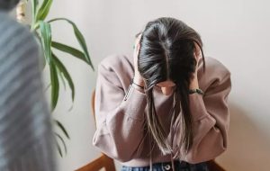 ضربه‌ای که توهین‌ کلامی به مغز می‌زند، مانند یک سیلی به صورت است