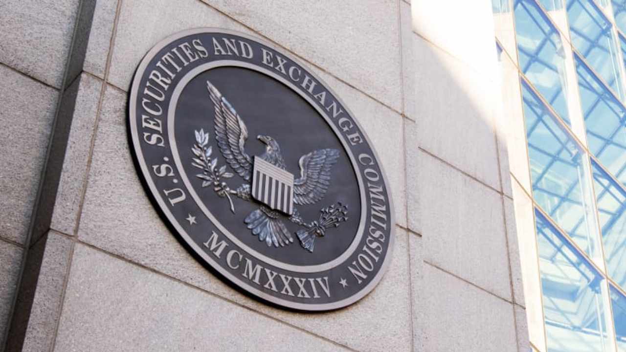 قانونگذار ایالات متحده از SEC به دلیل عدم تنظیم با حسن نیت انتقاد می کند - 