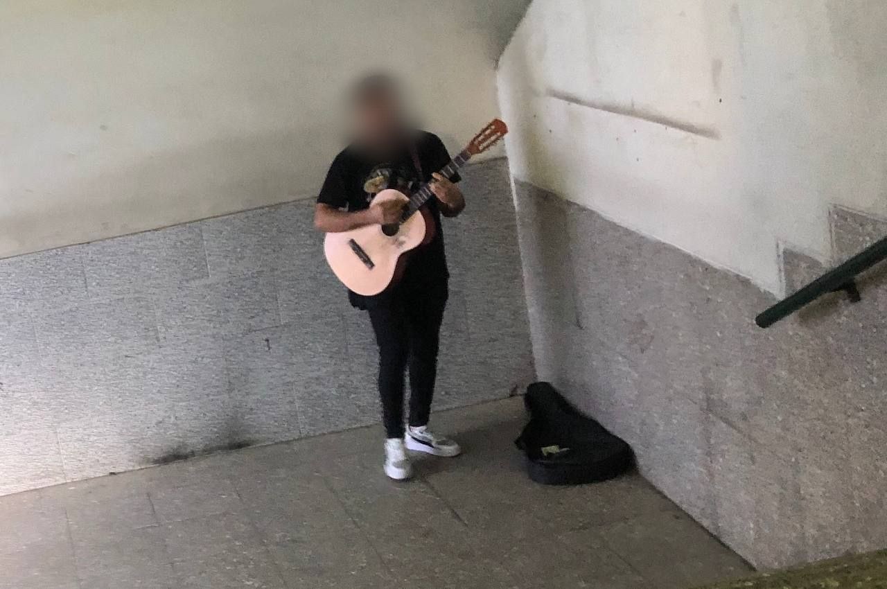 مردم برای نوازندگان خیابانی ماهی چه قدر دست به جیب می شوند؟