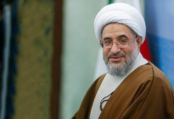 پاسخ استاد حوزه به یک شبهه درباره عدم خروج زن از خانه در اسلام/ خانه در نگاه غربی‌ها خوابگاه است