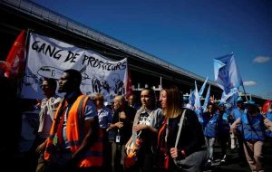 کارگران اعتصابی فرودگاه پاریس از 8 تا 10 ژوئیه خواستار اعتصاب جدید شدند