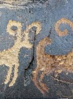 کشف سنگ نگاره‌های باستانی در ارتفاعات جنوب مشهد