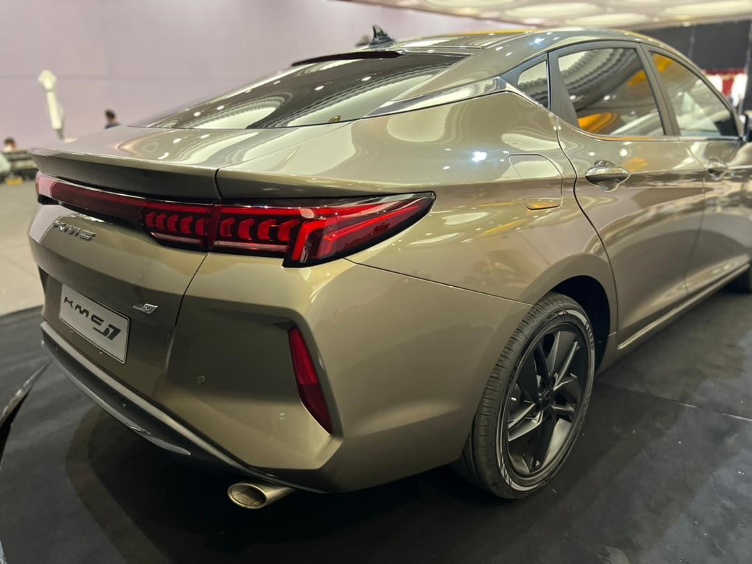 کی ام سی J۷ رونمایی شد؛ مشخصات فنی جک J۷، امکانات، قیمت