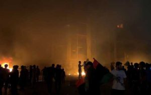 گروه معترض لیبی می گوید که تجمعات باید تا رسیدن به اهداف ادامه یابد