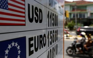 یورو/دلار آمریکا در برابر افزایش فروش خرده‌فروشی ایالات متحده به عنوان برنامه‌های فدرال رزرو برای سیاست‌های محدودکننده آسیب‌پذیر است
