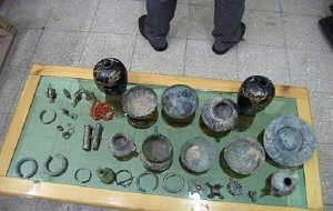 ۱۳ قطعه عتیقه مربوط به دوره ایلامیان کشف شد