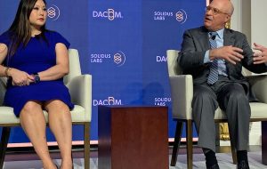 رئیس سابق CFTC لایحه MiCA اروپا را تهدیدی برای صنعت کریپتو آمریکا می داند