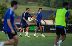 فرهاد مجیدی در امارات بمب ترکاند/عکس فرهاد مجیدی در امارات بمب ترکاند/عکس