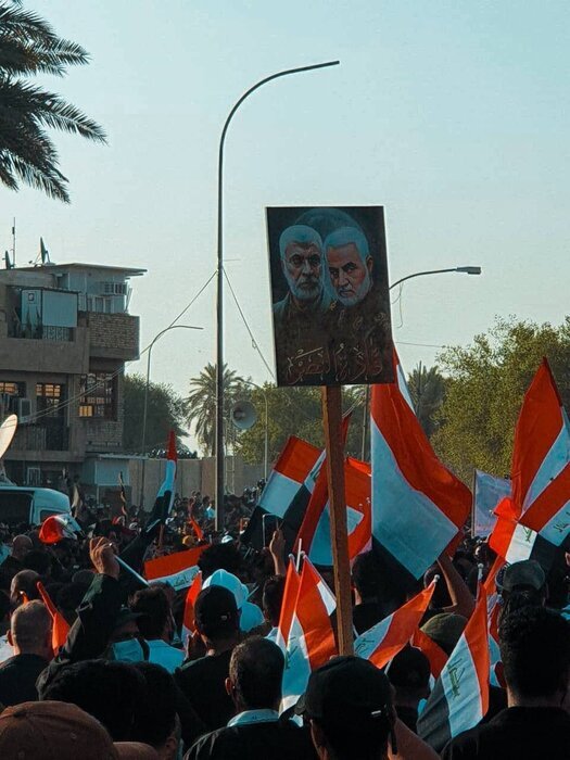 ماجرای جعل پرچم ایران در تظاهرات بغداد/عکس