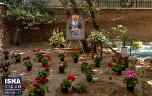 ویدئو / حال و هوای خانه ابتهاج پیش از ورود پیکرش به ایران ویدئو / حال و هوای خانه ابتهاج پیش از ورود پیکرش به ایران