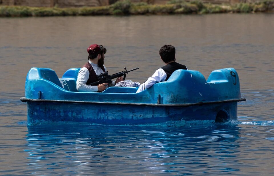 خوش‌گذرانی نیروهای طالبان در پارک ملی/عکس