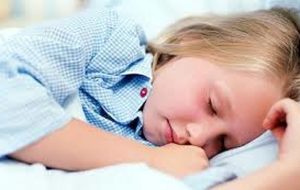 تبعاتی که دیر خوابیدن کودک شما به همراه دارد تبعاتی که دیر خوابیدن کودک شما به همراه دارد