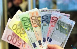 یورو به پایین ترین سطح خود در ۲۰ سال گذشته سقوط کرد