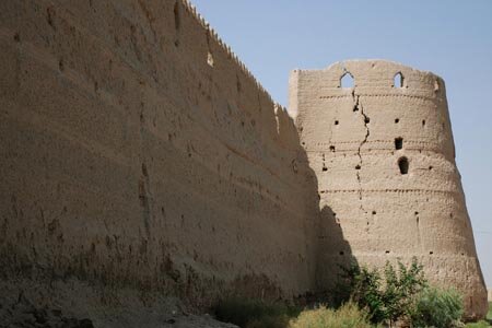 «قلعه قورتانِ» ورزنه؛ دژِ نظامی 1100 ساله
