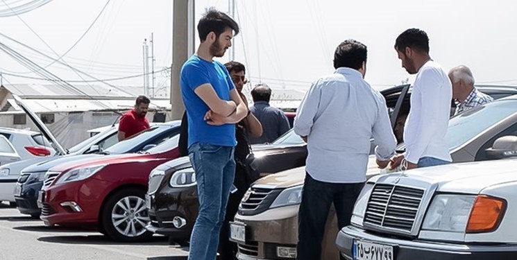 این بازار بی رونق/خانوارهای ایرانی دیگر توان خرید خودرو ندارند!