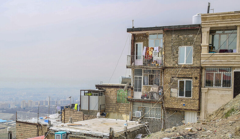 کمتر از ۲۰ درصد خانه‌های این محله سند دارند | شکافتن کوه به بهانه خانه‌دار شدن