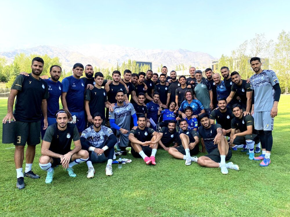 حضور یک مهمان ویژه در تمرین استقلال/عکس