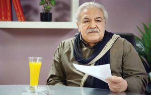 رسول نجفیان در مهمانخانه شعر می‌خواند