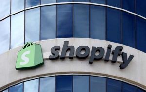 رشد بازرگان Shopify با ضربه زدن به مخارج ضعیف مصرف‌کننده به مشاغل کاهش می‌یابد