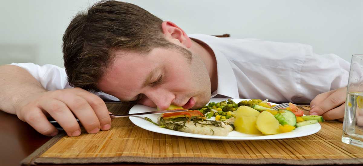 علت خستگی بعد از غذا خوردن چیست؟ + راه حل