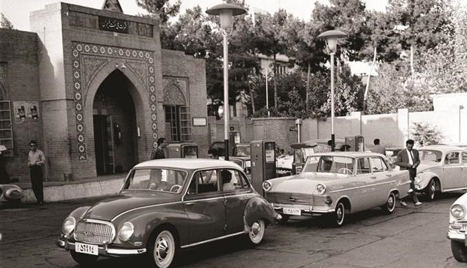 فروش «بنزین خالص» در خواروبارفروشی‌ها لیتری ۱.۵ ریال!/ پمپ بنزین در محله اعیان‌نشین