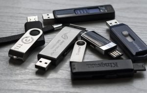 قیمت انواع فلش در بازار / ثبت اطلاعات چه قدر آب می خورد؟